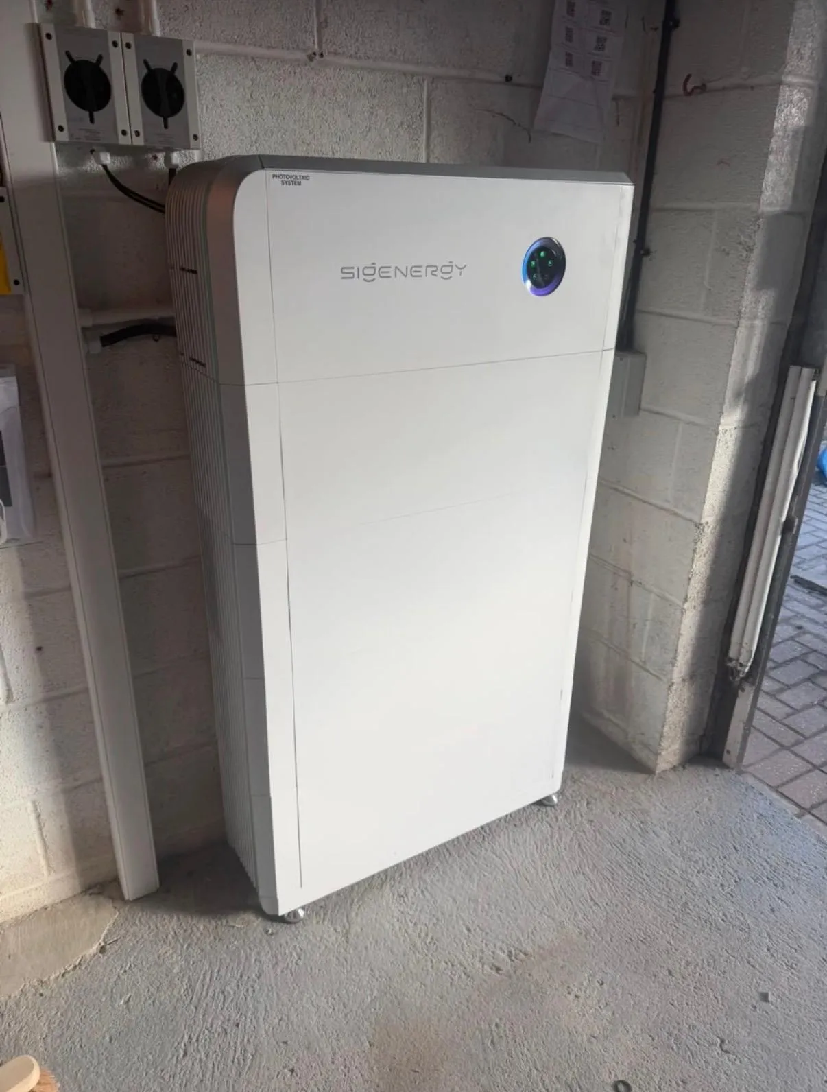 What is battery storage, how will I benefit from it and how many do I need? image